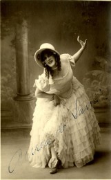 Áurea, el misterio del espíritu que danza Áurea, el misterio del espíritu que danza